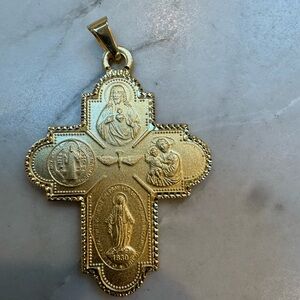BELLEZZA JEWELRY CRUCIFORM MEDAL
